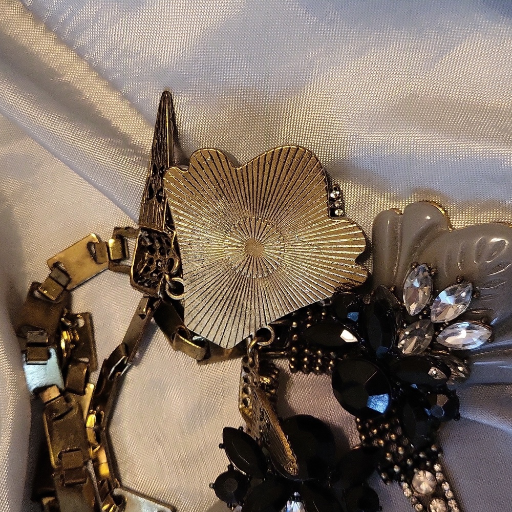 Grey Black Gem Detailed Statement - image 4